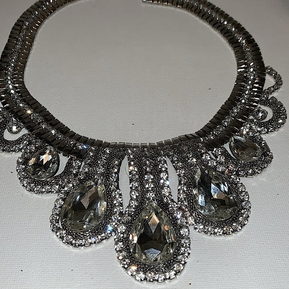 Old Hollywood Glam Bib Necklace - Picture 10 of 12